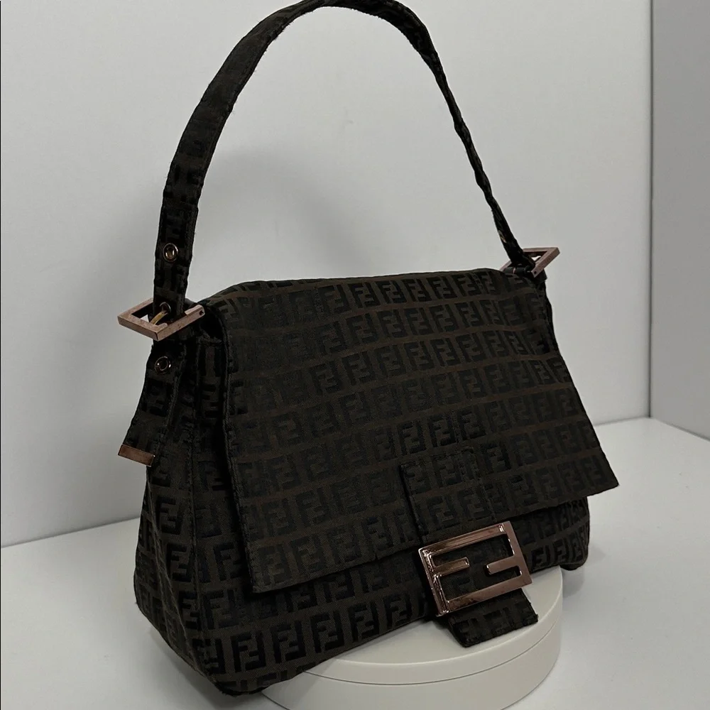 💯Authentic Fendi Mamma Baguette Bag🍀